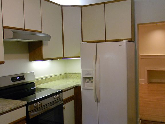 4th image of 311 N High St