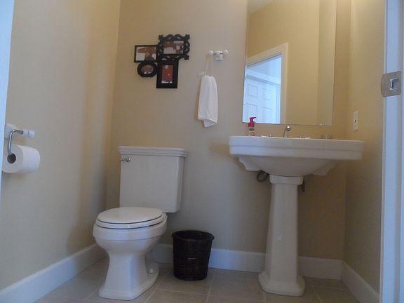 5th image of 258 Brady St