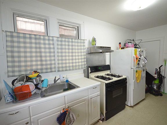 4th image of 2645 93rd St