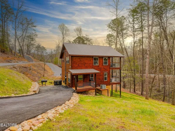 1614 Lake Dr, Gatlinburg, TN 37738