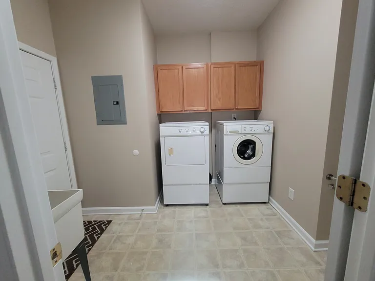 219 Wyndom Ct — Photo 8