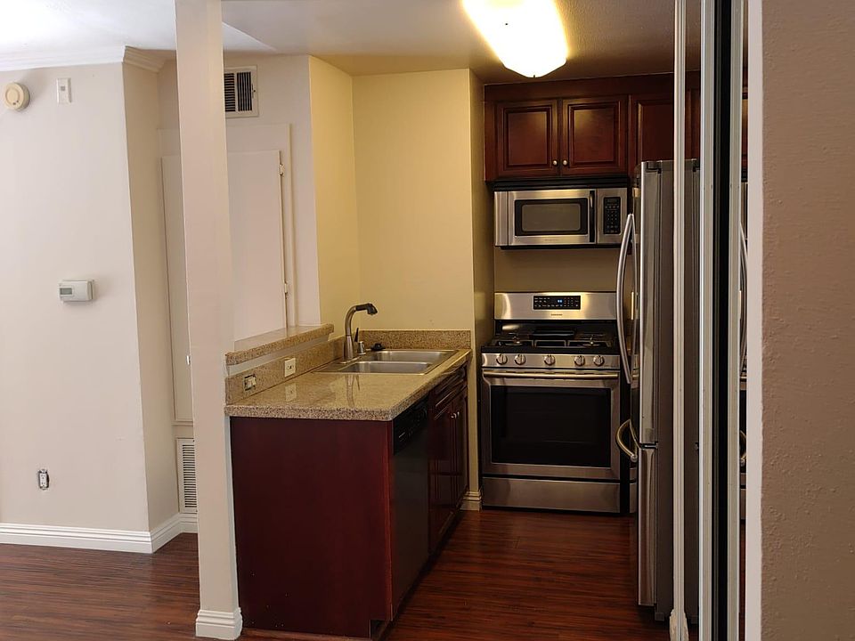1st image of 5500 Owensmouth Ave APT 108