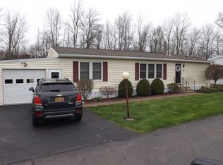 68 Woodside Dr, Bergen, NY 14416