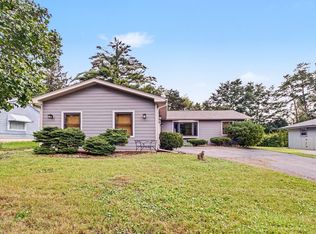 821 S Hough St, Barrington, IL 60010