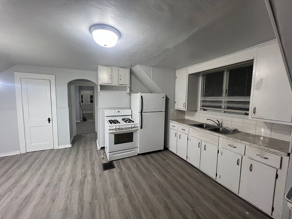 1st image of 14 Berry Ave Floor 2