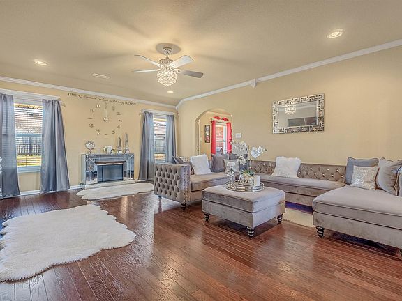 3rd image of 5909 Little Elm Ln