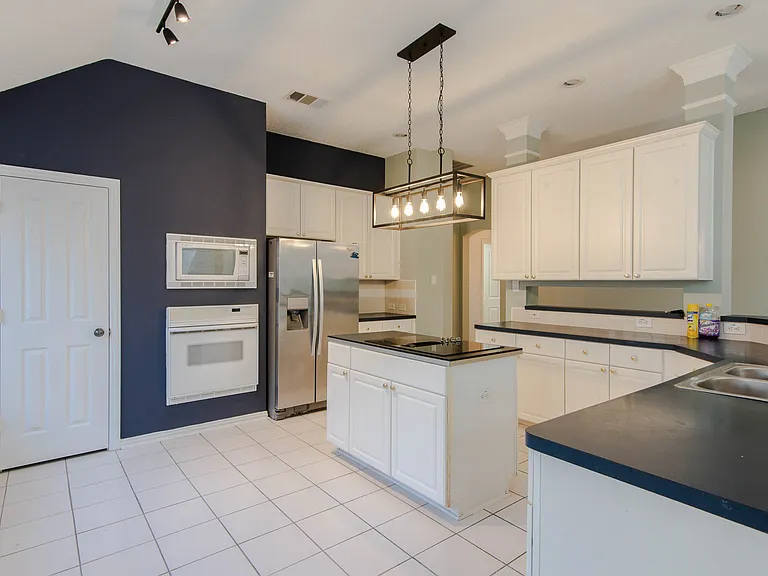 9321 Western Trl — Photo 8