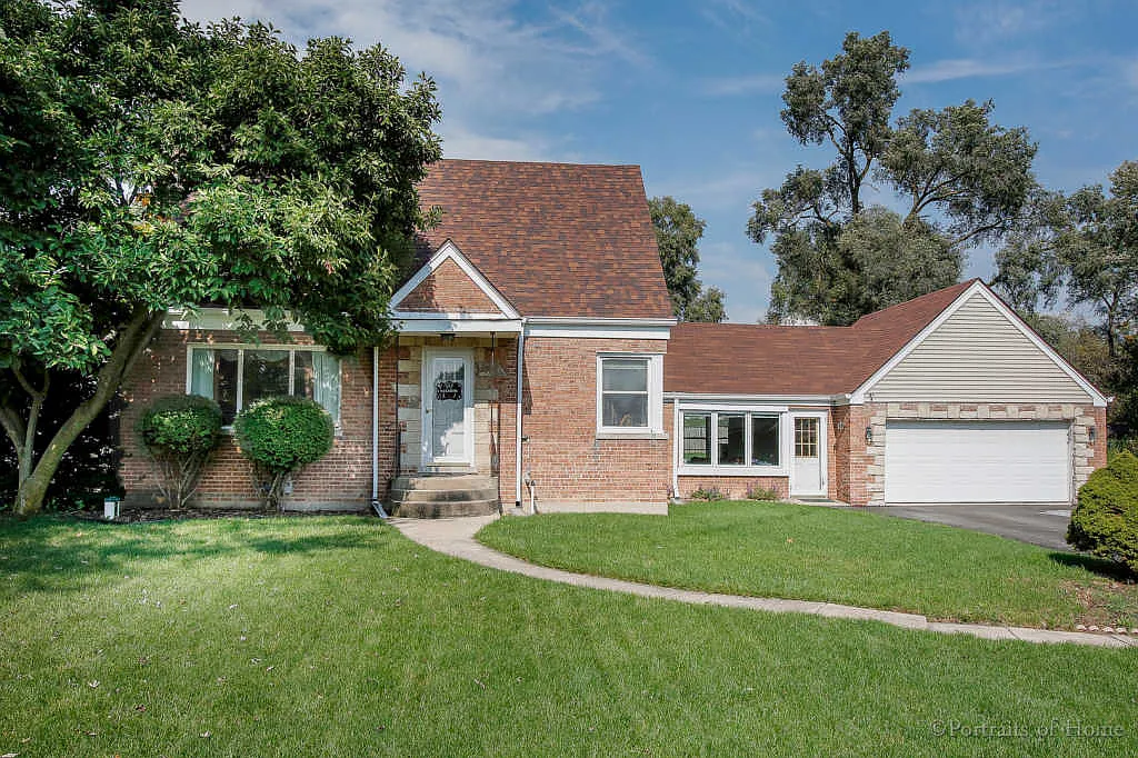 23W700 Burdette Ave photo 1