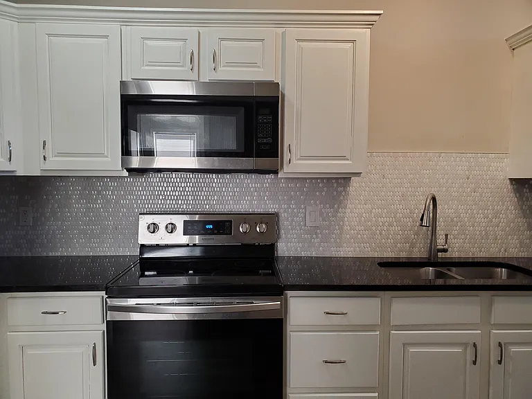 2800 N Robinson Ave #1 — Photo 3