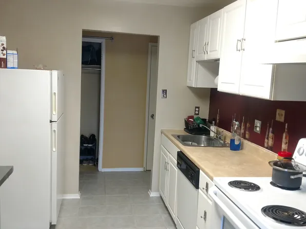511 Florida Ave #213, Herndon, VA 20170