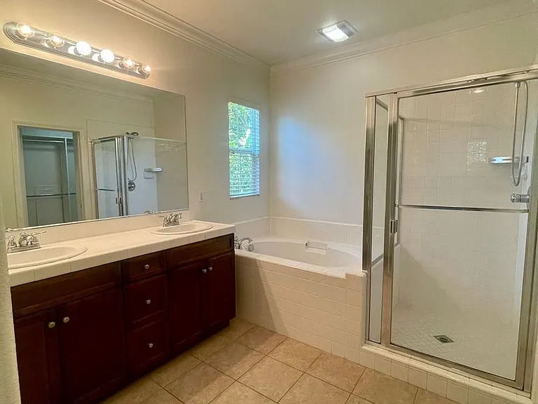 1518 Valencia Ave — Photo 8