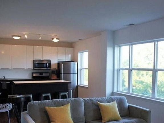 5th image of 1542 W Glenlake Ave #2E