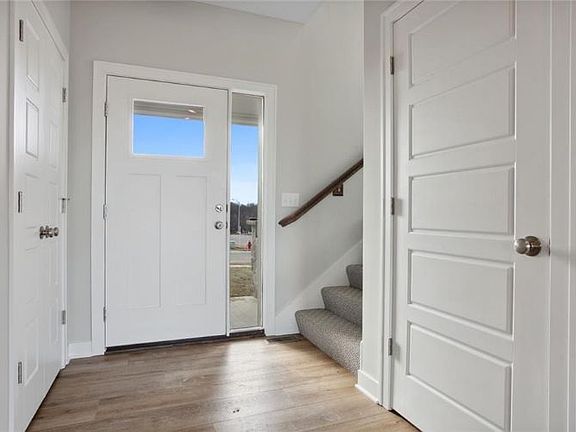 3rd image of 31422 W 86th St