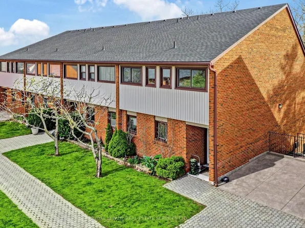 530 Falgarwood Dr Unit 21, Oakville, ON L6H 1N3