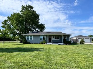1460 14000th Rd, Altamont, KS 67330