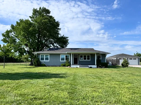 1460 14000th Rd, Altamont, KS 67330
