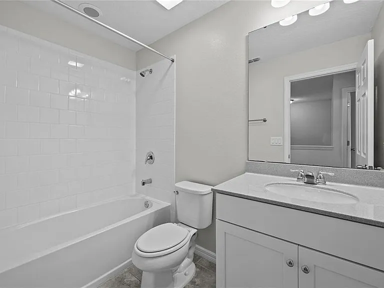8061 Glenlloyd Ave — Photo 22