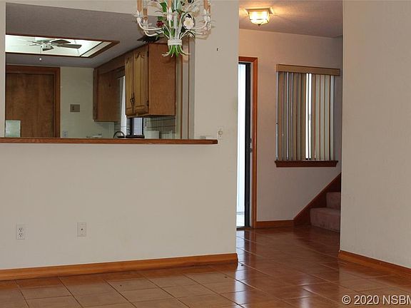 3rd image of 472 Shorewood Ln