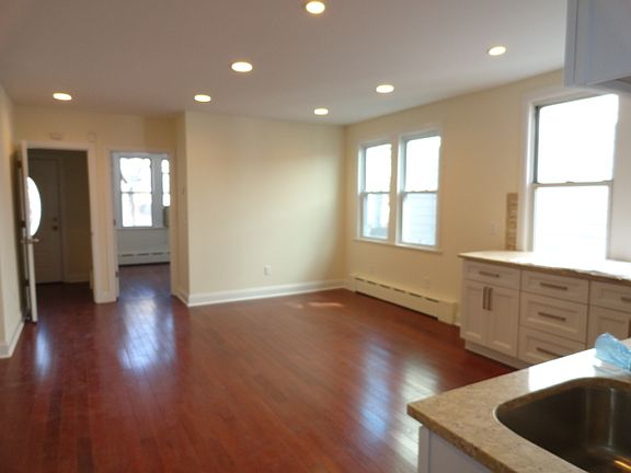 3rd image of 2121 41st St