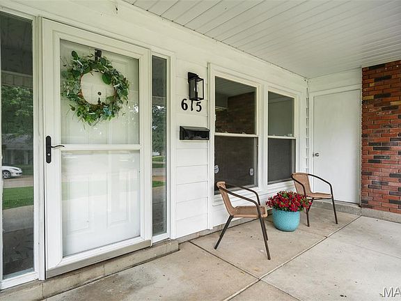4th image of 615 Creststone Dr