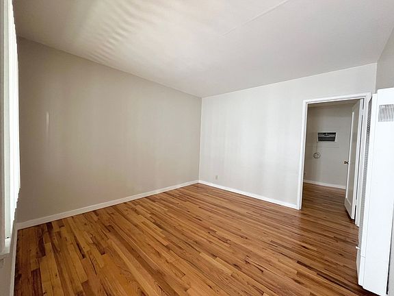 3rd image of 1805-1811-1813 Northglen St #1805-09