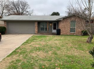 732 Hallvale Dr, White Settlement, TX 76108