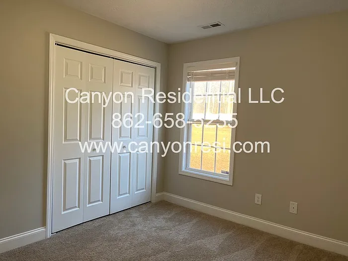 260 Sanford Ct — Photo 5