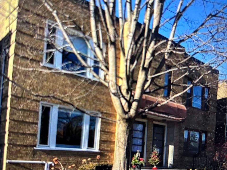 1st image of 970 Avenue Rd #3