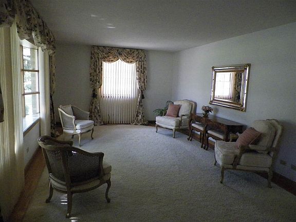 3rd image of 1814 Hollyhock Dr