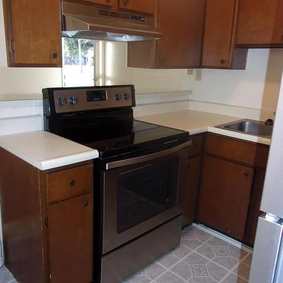 300 E Rusk St #9 — Photo 4