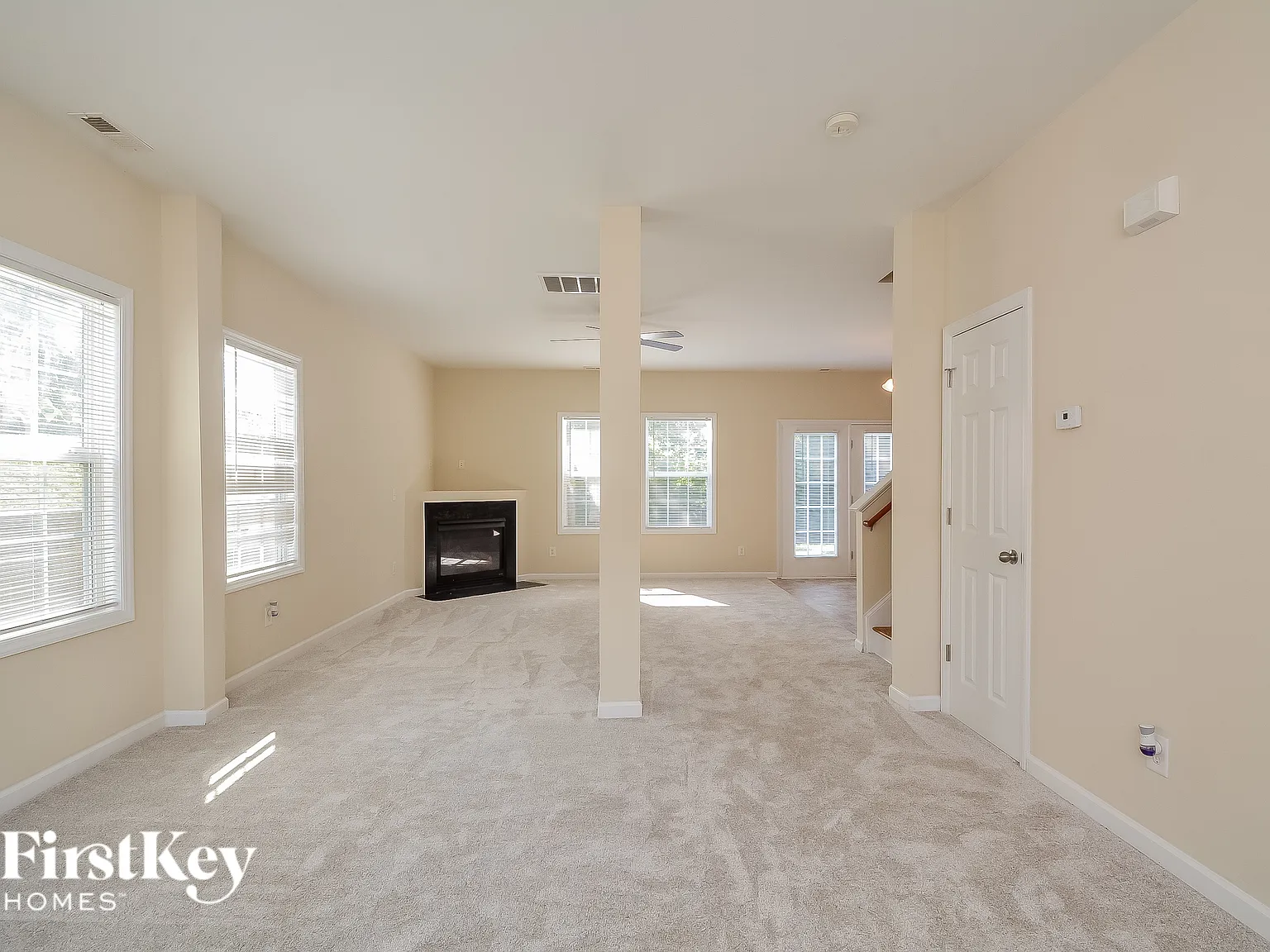 3 bed, 2.5 bath, 1940 sqft, $2,380 — Photo 2