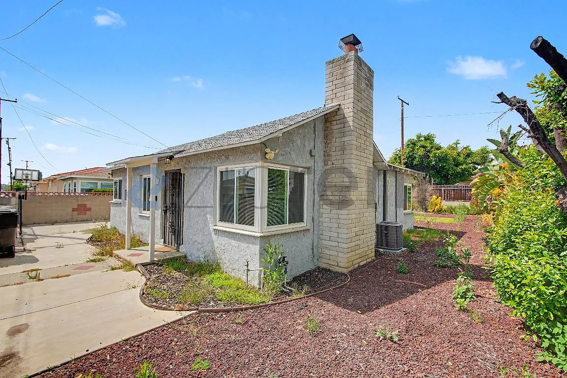 Building Photo - 445 1/2 E Alisal Way