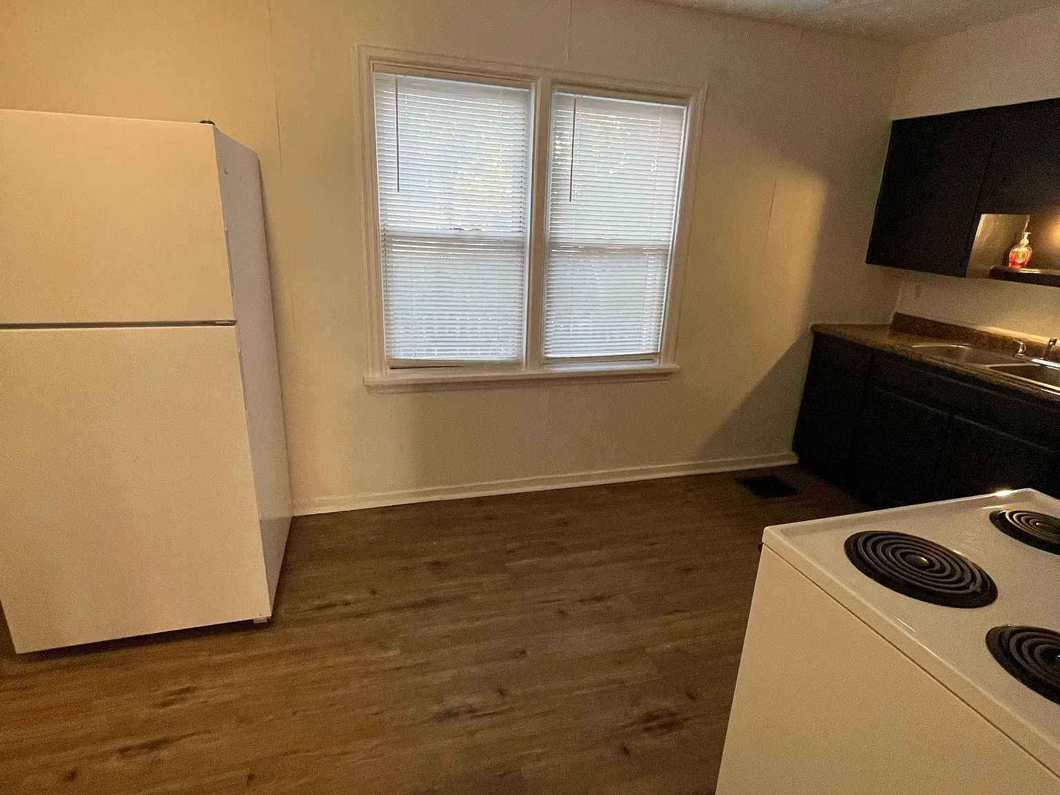 2141 Catalpa Drive - B — Photo 2