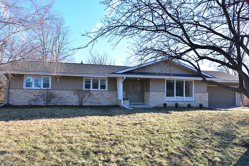 1st image of 1005 E Glencoe Pl