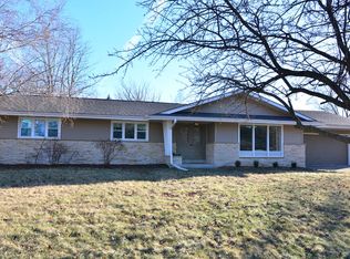 1005 E Glencoe Pl, Bayside, WI 53217