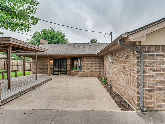 4th image of 412 Rolling Hill Dr