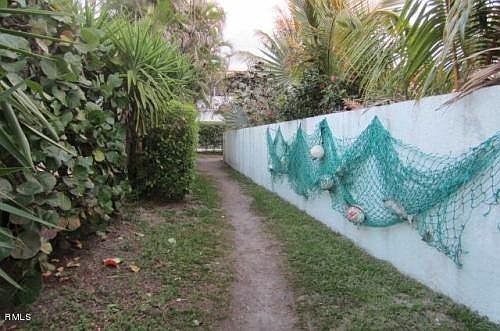 Private path to the private beach