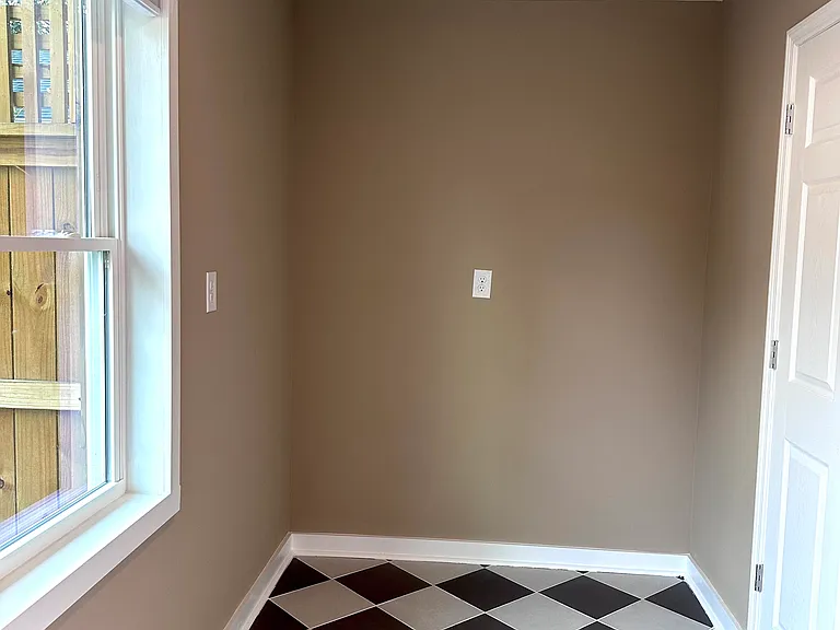 1734 McHenry Ave — Photo 9