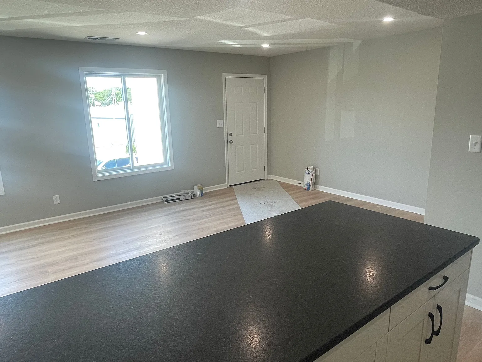 2 bed, 1.0 bath, 770 sqft, $900 — Photo 3