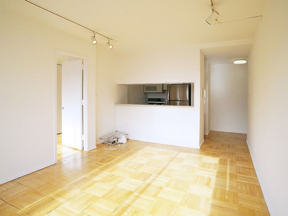 1st image of 236 E 47th St APT 25A