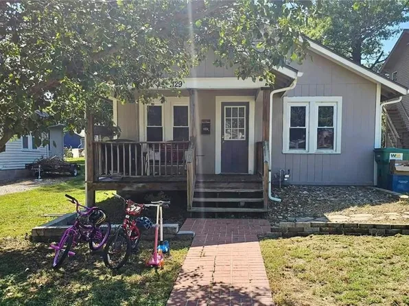 1129 Parker Ave, Osawatomie, KS 66064