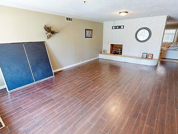 5th image of 1416 Hillcrest Dr