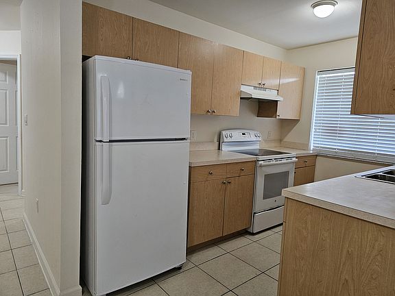 4th image of 2968 SW 22nd Ter