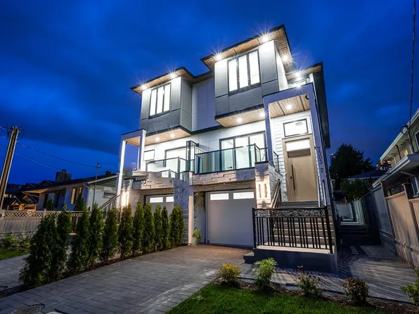 7303 14th Ave #2, Burnaby, BC V3N 1Z5