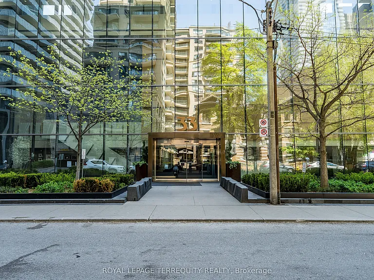 33 Charles St E #4008 — Photo 30