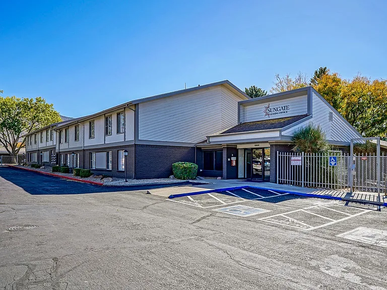 Sungate — Photo 31