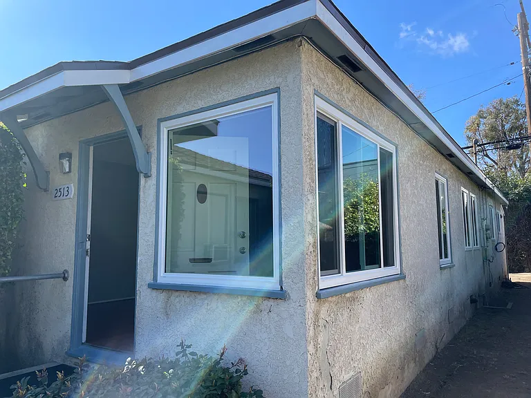 2513 N Termino Ave — Photo 16