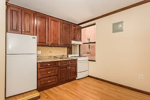97 E 7th St #9 Photo 1