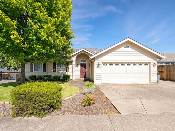 3846 Arrowhead Dr, Medford, OR 97504