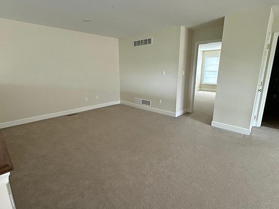 5th image of 12 Kingswood Dr